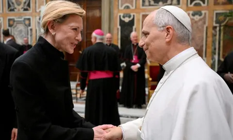 Giáo hoàng gặp các sao Hollywood, cảnh báo sự suy giảm phòng vé