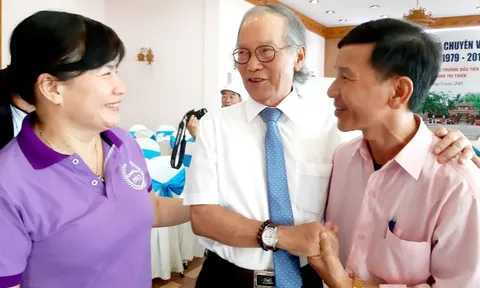 Nhớ bụi phấn trên mái tóc thầy cô - Kỳ 1: Thầy dạy văn như toán và thầy dạy toán như văn