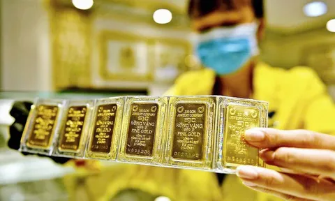 Nguy cơ mua phải vàng giả khi giao dịch ở chợ đen