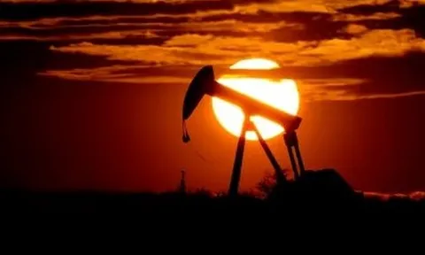 Sau Ấn Độ, thêm 2 khách hàng quan trọng vừa quay lưng với dầu Nga: Xuất khẩu lao dốc đến 87%, dòng chảy thương mại bị xáo trộn