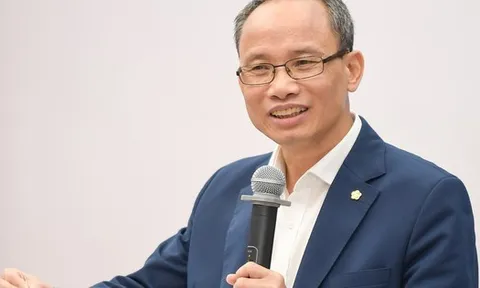 TS Cấn Văn Lực: Khi việc tiếp cận vàng trở nên quá khó, tâm lý tò mò và đổ xô mua càng tăng, đẩy thị trường vào bất ổn