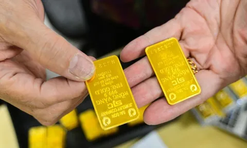 Giá vàng miếng SJC cao hơn giá vàng thế giới đến 20,6 triệu đồng/lượng