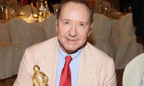 Kevin Spacey sống vô gia cư sau 7 năm vướng bê bối quấy rối tình dục