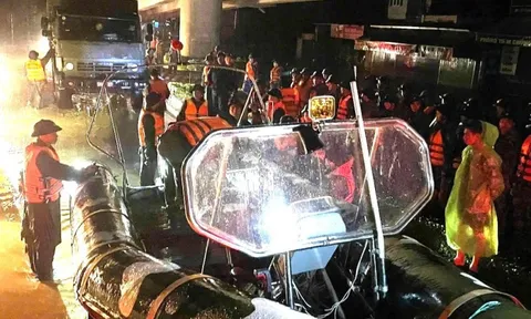 Lũ trên sông Cái Phan Rang trên mức báo động 3, huy động đặc công nước, hải quân tham gia cứu nạn