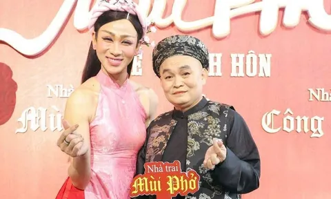 Đoàn phim Mùi phở của Xuân Hinh ủng hộ 200 triệu đồng cho đồng bào lũ lụt miền Trung