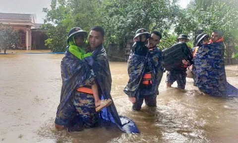 Bộ Quốc phòng: Phải vào điểm ngập sâu bằng mọi cách, không để dân bị cô lập
