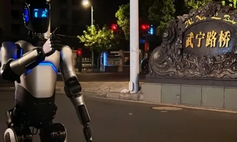 Robot hình người lập kỷ lục đi bộ hơn 106 km