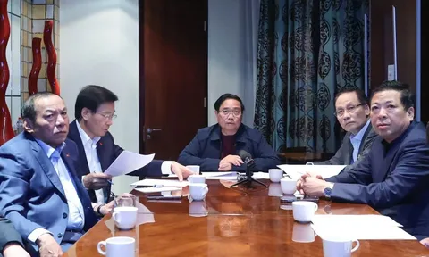 Từ Nam Phi, Thủ tướng họp trực tuyến chỉ đạo ứng phó mưa lũ