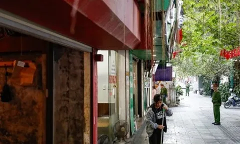 Phố trung tâm Hà Nội ‘lột xác’ sau ngày ra quân dỡ mái che, dọn dẹp vỉa hè