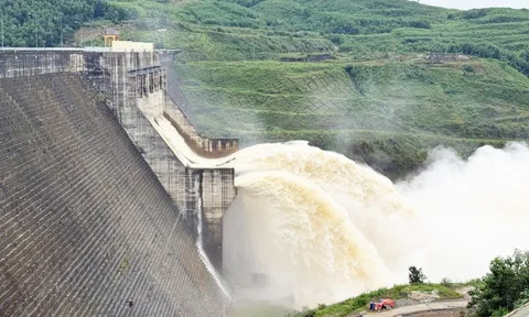 Tiêu thụ điện giảm mạnh phải ngừng 1.000MW điện than và khí, thủy điện tiếp tục xả 15.600MW