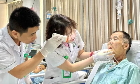 Bộ Y tế đang nghiên cứu nâng lương khởi điểm cho bác sĩ