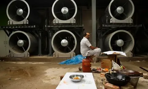 Được ví là "thủ đô ngạt thở", quốc gia này xây cả tháp lọc không khí khổng lồ ngoài trời mà vẫn không ăn thua