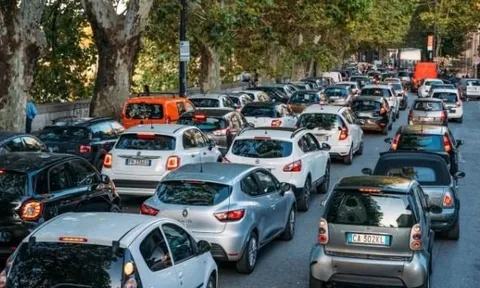 Thế giới chưa sẵn sàng chia tay xe xăng: Châu Âu chính thức lùi kế hoạch cấm 100% ô tô mới dùng động cơ đốt trong, loạt hãng lớn từ Porsche, Mercedes đến BMW thở phào