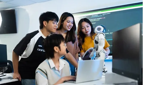 Nghề thuộc top 10 ngành tăng trưởng nhanh nhất đến 2030: Khát nhân lực 10 năm tới, lương lên tới 50 triệu đồng/tháng