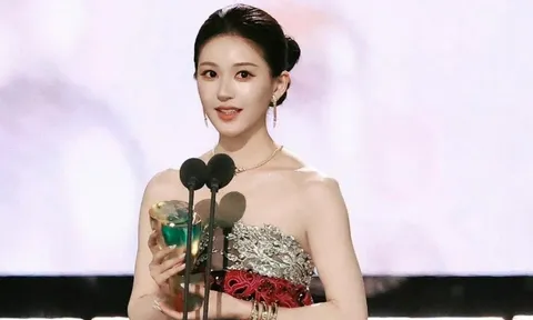 Triệu Lộ Tư 'khuấy đảo' Tinh Quang Đại Thưởng, là nghệ sĩ có sức ảnh hưởng của năm