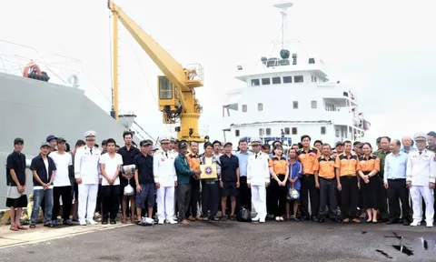 52 ngư dân bị cháy tàu cá ở biển Trường Sa được cứu, đưa về đất liền