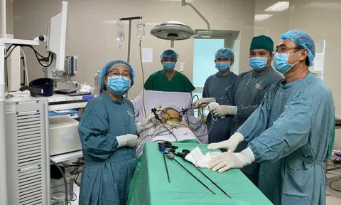 Cắt bỏ thành công u mạc treo ruột khổng lồ bằng phẫu thuật nội soi