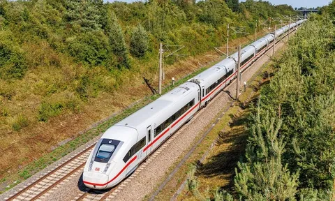 Sau thông rút đề xuất đầu tư đường sắt tốc độ cao Bắc Nam, cổ phiếu lập tức đồng loạt 'nằm sàn'