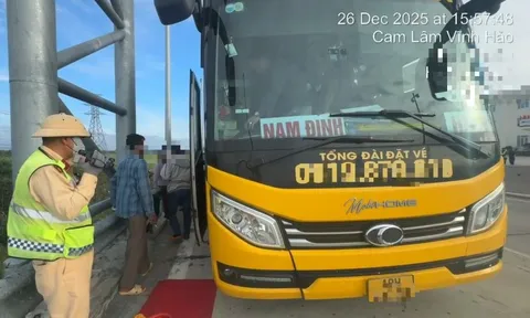 Xe khách 34 chỗ chở 47 người trên cao tốc Cam Lâm - Vĩnh Hảo bị xử phạt 97,5 triệu đồng