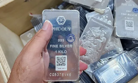 Loạn giá bạc 'sang tay'