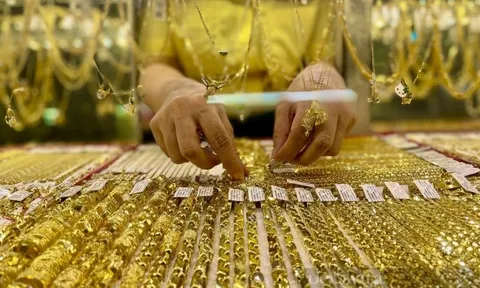 Chiều 26/12: Giá vàng nhẫn neo sát mốc 160 triệu đồng/lượng