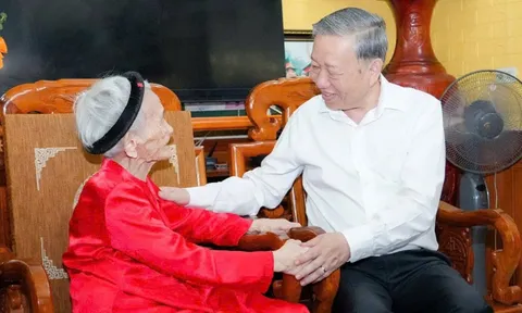 Đảng, Nhà nước tặng quà nhân dịp chào mừng Đại hội Đảng XIV và Tết Nguyên đán