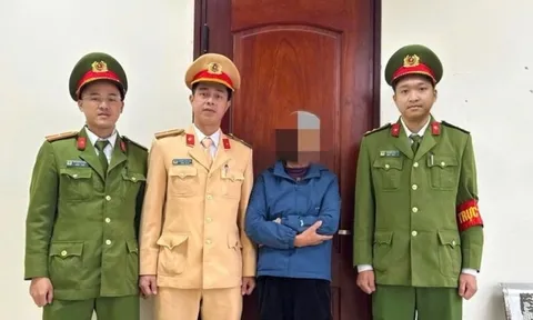 Đứng trước mặt công an nhưng vẫn quyết chuyển khoản 112 triệu đồng cho lừa đảo