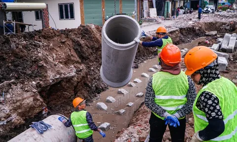 Công nhân 'đội' rét 13 độ hối hả thi công đường vành đai 1 xuyên ngày nghỉ lễ