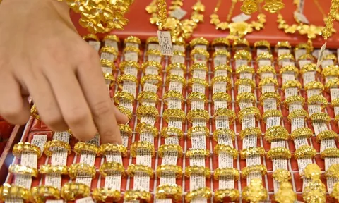 Giá vàng, bạc bứt phá ngay đầu tuần