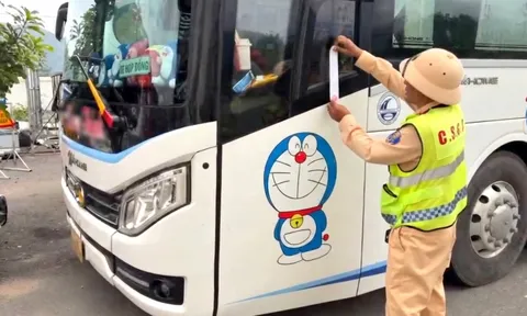 Tài xế không bằng lái, xe không đăng kiểm, liều mạng chở khách trên cao tốc, bị phạt 104 triệu đồng