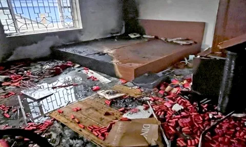 Cháy nhà kèm tiếng nổ, 3 người thương vong, hiện trường có nhiều xác pháo