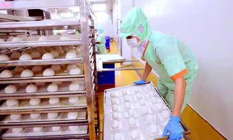 Chi lương từ 5 triệu phải chuyển khoản?