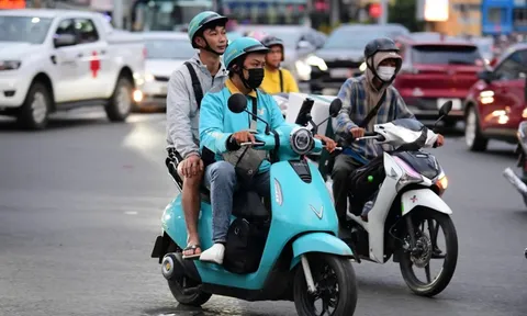 TP.HCM thống nhất chủ trương lắp tủ đổi pin xe máy điện trên vỉa hè