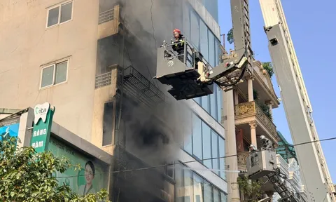 Cháy căn nhà 7 tầng kinh doanh đồ điện ở Hà Nội, 2 người chết
