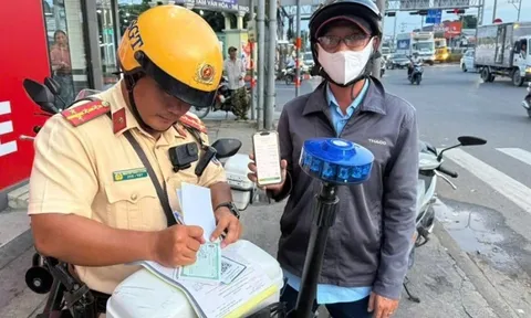 Người vi phạm giao thông không nộp phạt: Nếu không có lương để khấu trừ thì sao?