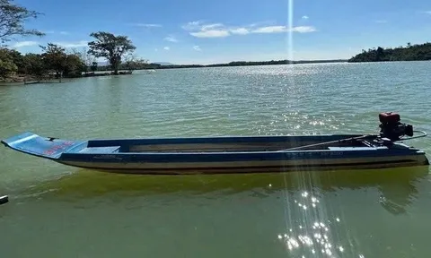 Đi câu cá, hai thiếu niên trôi dạt hơn 40km trên lòng hồ thủy điện Sê San 4