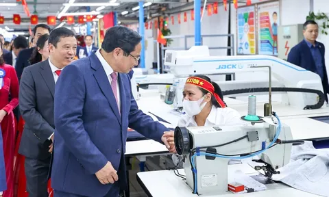 Thủ tướng: Từ nước thiếu ăn thiếu mặc, Việt Nam xuất khẩu gạo và dệt may hàng đầu thế giới