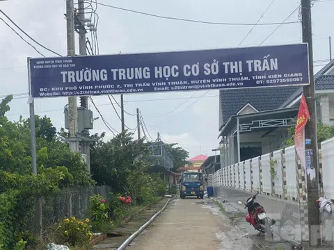 Kiểm điểm trách nhiệm hiệu trưởng tự ý chuyển trường