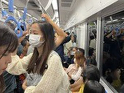 Tạm dừng tàu metro 10 phút kiểm tra quy trình vận hành tại ga Ba Son