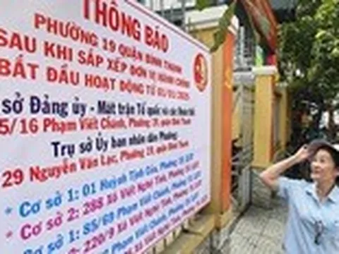 Trước ngày sáp nhập phường: Tất bật chuyển dời vẫn lo giải quyết hồ sơ cho dân