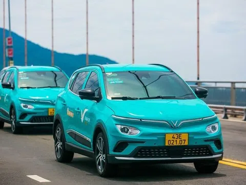 Taxi điện của ông Phạm Nhật Vượng chỉ còn chiếm 20% doanh số VinFast - Tung ưu đãi khủng 50% cho khách sở hữu xe điện