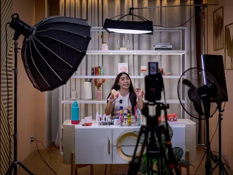 YouTube + Shopee tham vọng soán ngôi TikTok Shop: Người dùng chẳng để tâm, "chỗ nào rẻ hơn thì mua"