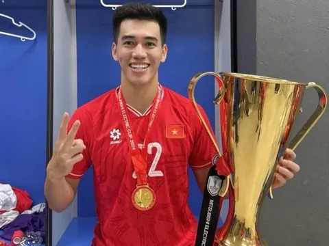 Tấm huy chương vô địch AFF Cup 2024 của Tiến Linh bị lỗi