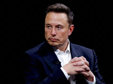 Ông Elon Musk gây sốc vì 'không cần bằng cấp' khi tuyển nhân viên