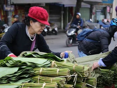 Chợ lá dong lâu đời nhất Hà Nội tấp nập từ sáng đến tối