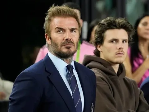 David Beckham phá vỡ sự im lặng sau cái chết của huyền thoại Denis Law