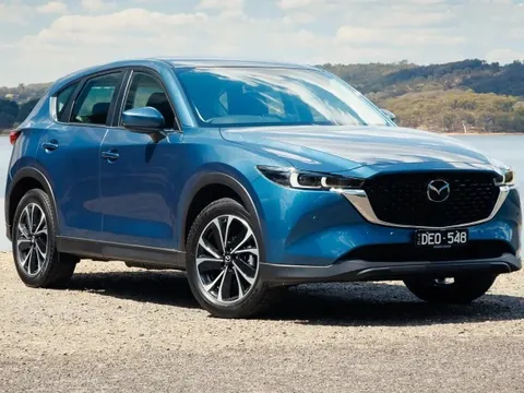 Mazda CX-5 bất ngờ được cập nhật nhẹ khi sắp lên đời, trang bị từng chỉ có trên bản cao nay áp dụng cho cả bản dưới