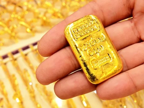 Giá vàng thế giới lao dốc sau động thái của ông Trump
