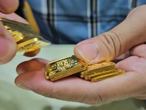 Tối 1-5, giá vàng thế giới đang giảm rất nhanh