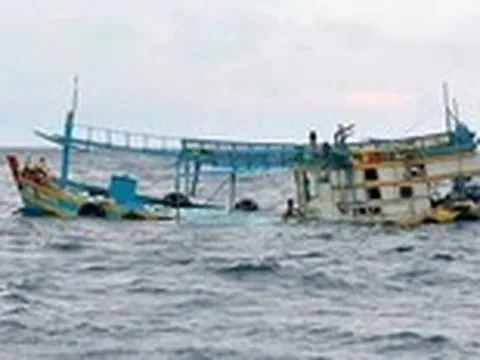 Tàu hàng quốc tịch Liberia đâm chìm tàu cá Việt Nam rồi bỏ đi, 10 ngư dân được cứu sống